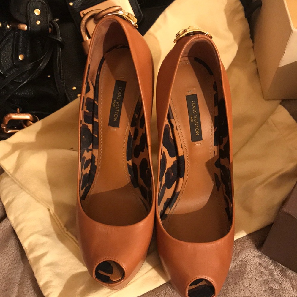Amazing Louis Vuitton padlock high heels like NEW - Picture 4 of 7